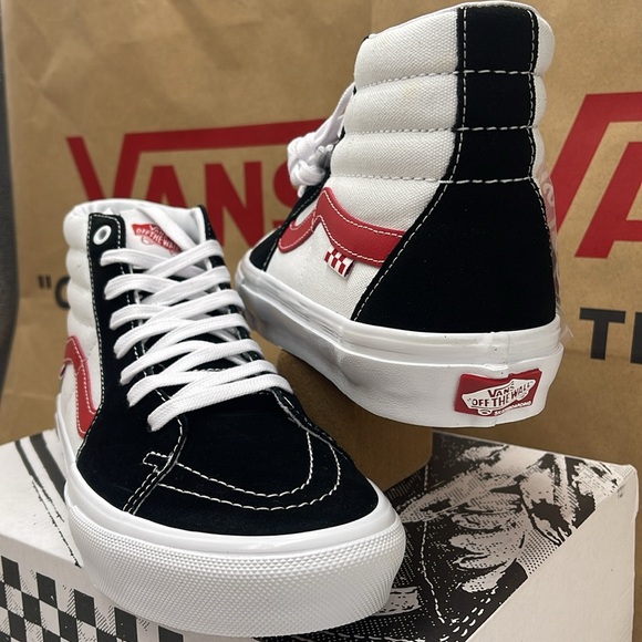 Vans Men’s Skate Sk8-Hi
Athletic Black/Red
VN0A5FCC458 Sneakers - Picture 9 of 16